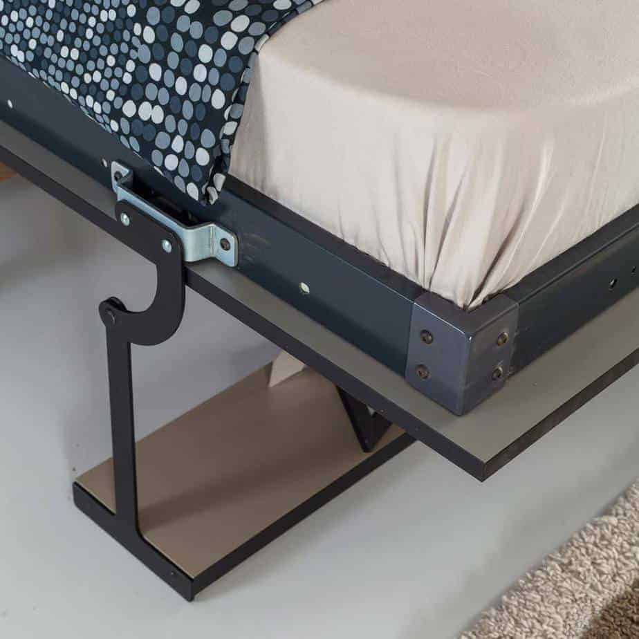 Shelf serving as a foot on the front